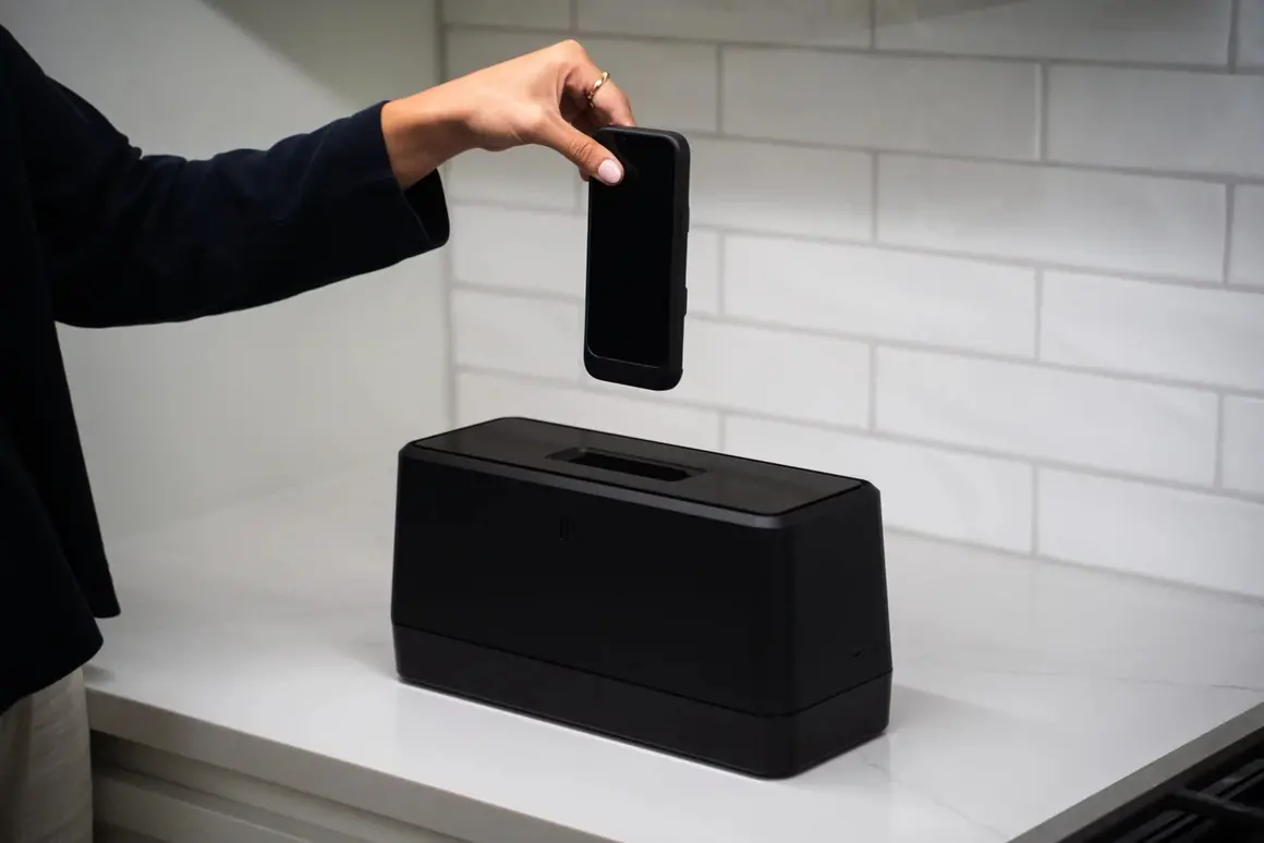 Машина, която зарежда смартфона за секунди