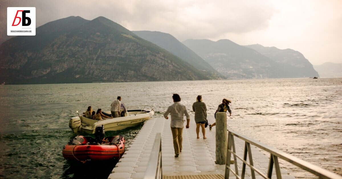 Виктор Чучков е режисьор, фотограф и продуцент. Известен е с