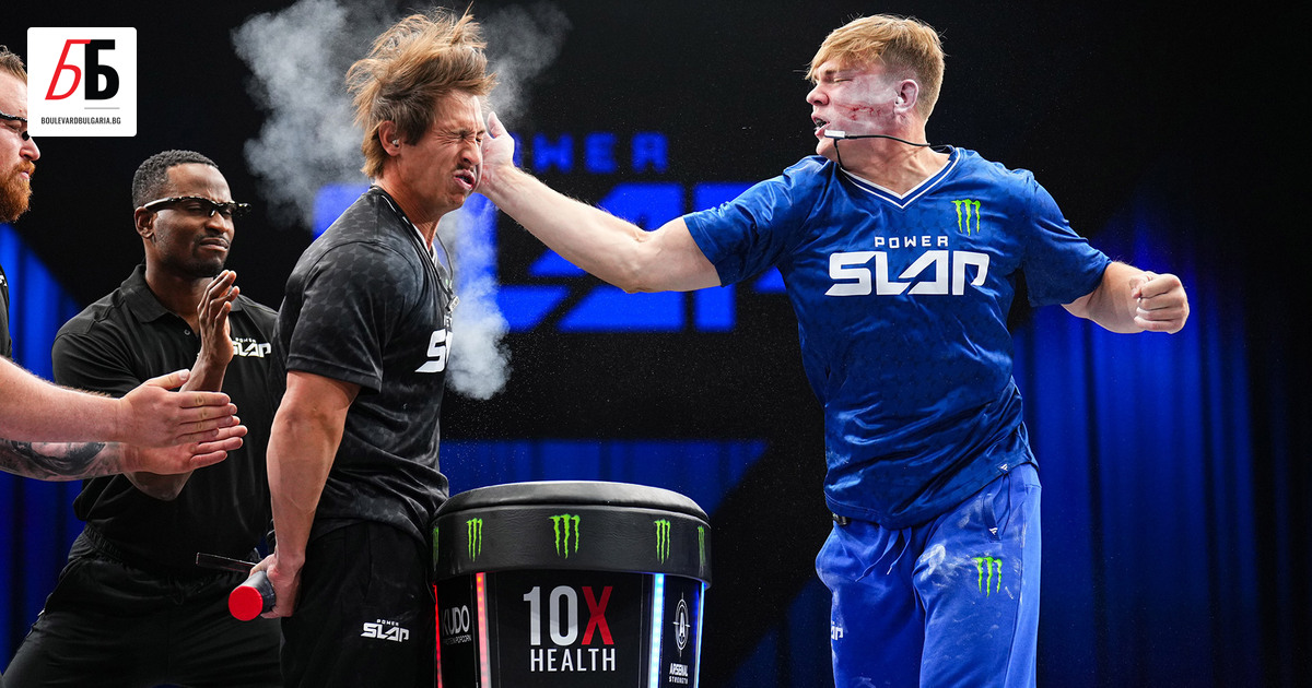 Двама души стоят един срещу друг и си бият шамари.