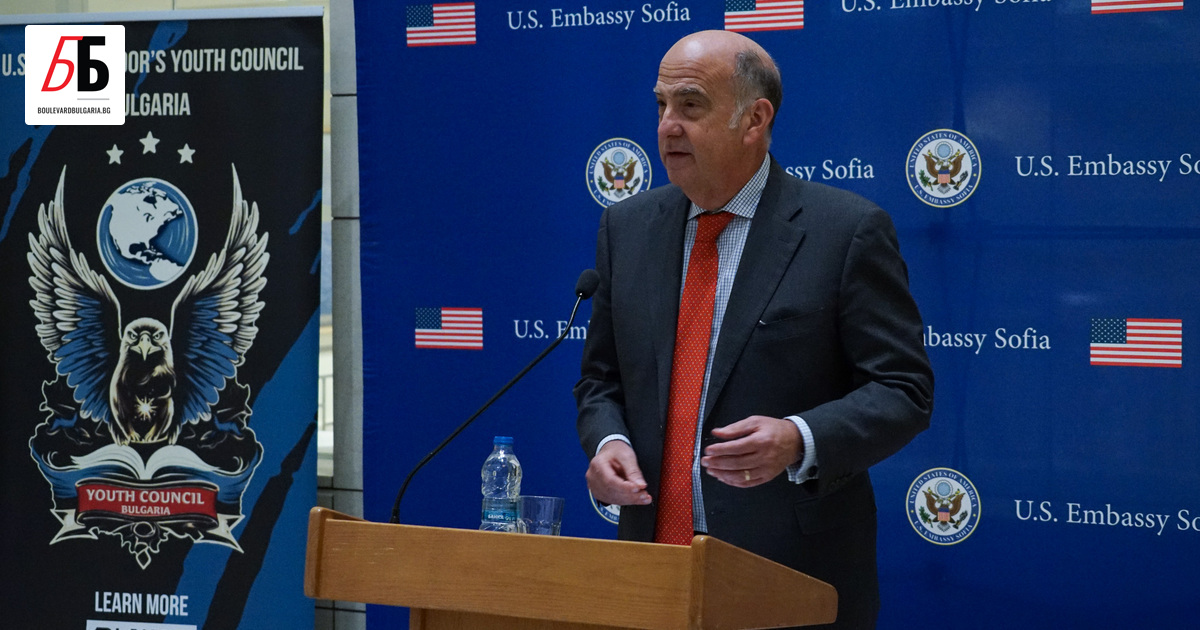 Посланикът на САЩ в София Кенет Мертен е подал оставка