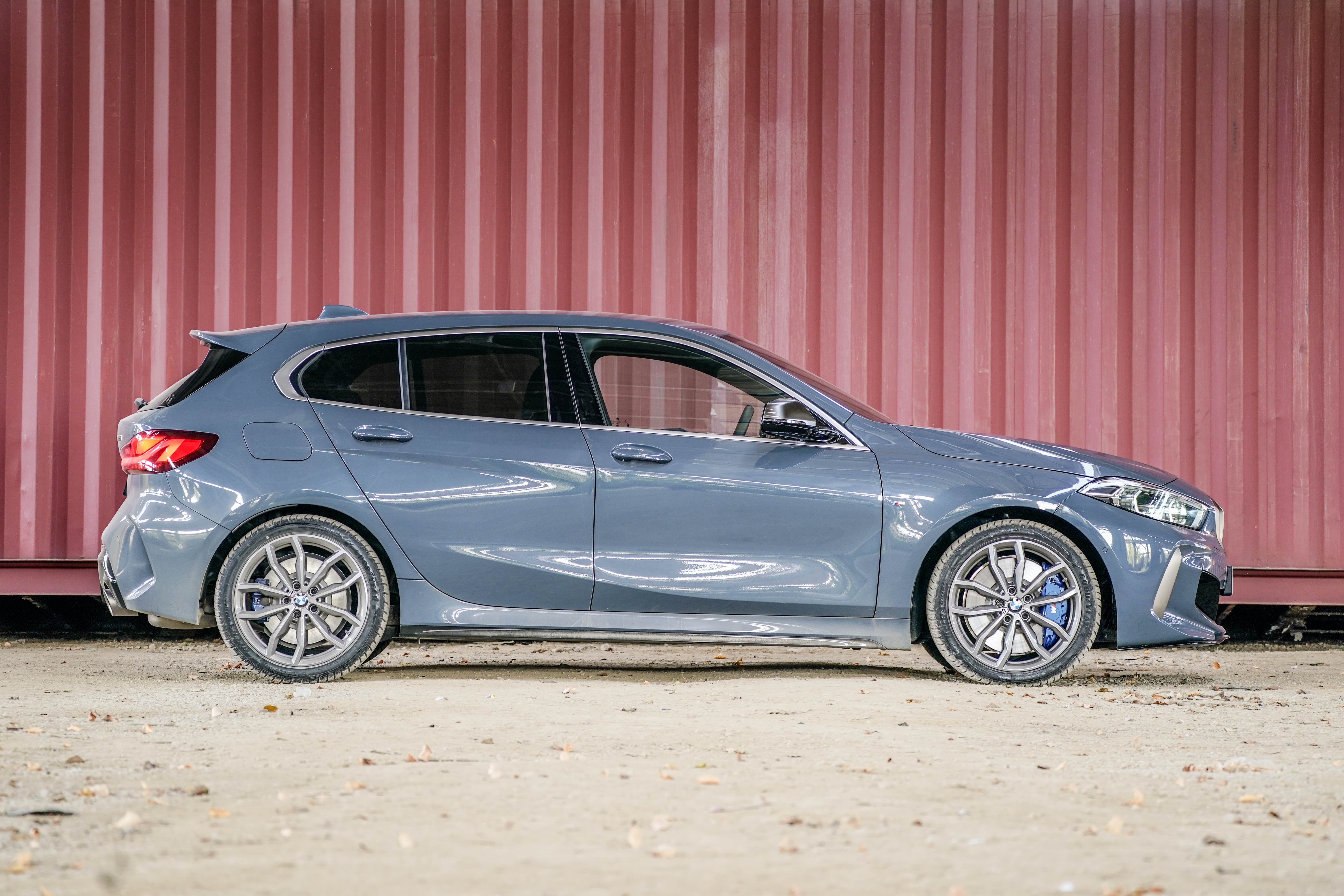 Хей BMW, харесва ли ти Mercedes?
