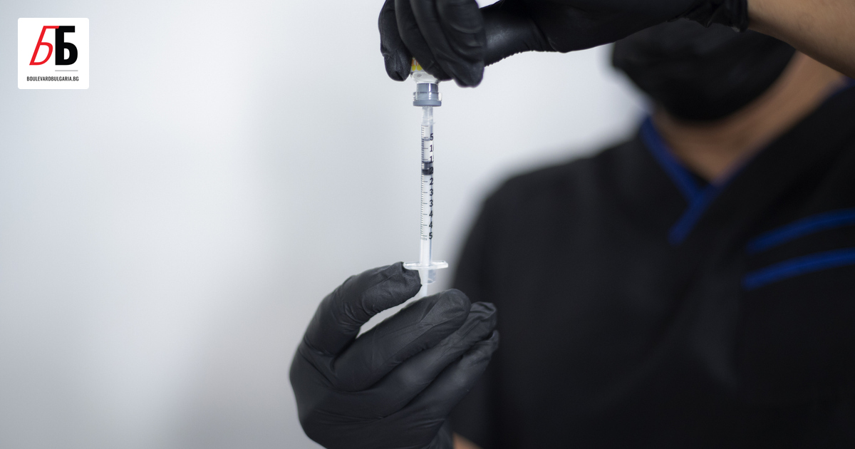 Две жени, които са се подложили на разкрасителна процедура с