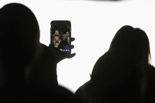 Astrobooth: Приложението, което мери потенциала на връзката ви с хората