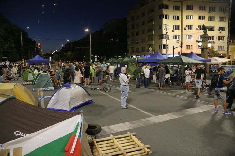 Властта абревиатурата си мени, но нрава не