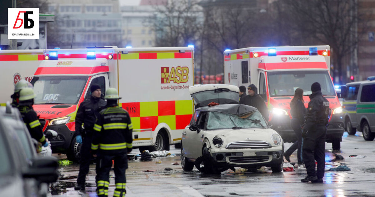 Най-малко 20 души са ранени, след като автомобил се вряза