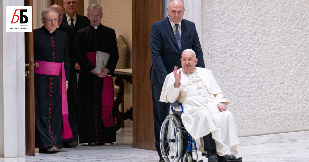 88-годишният папа Франциск е приет в болница в Рим в