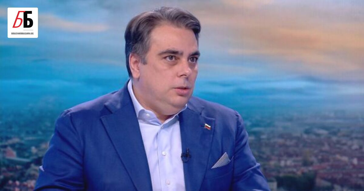 Председателят на ПП Асен Василев обяви, че ще се откаже