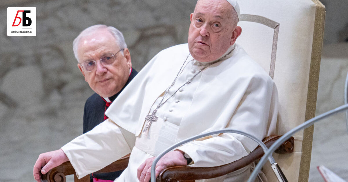 Папа Франциск, който е в болница от миналата седмица, се
