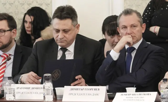 Бившият директор на Разузнаването е обвинен за теч на информация