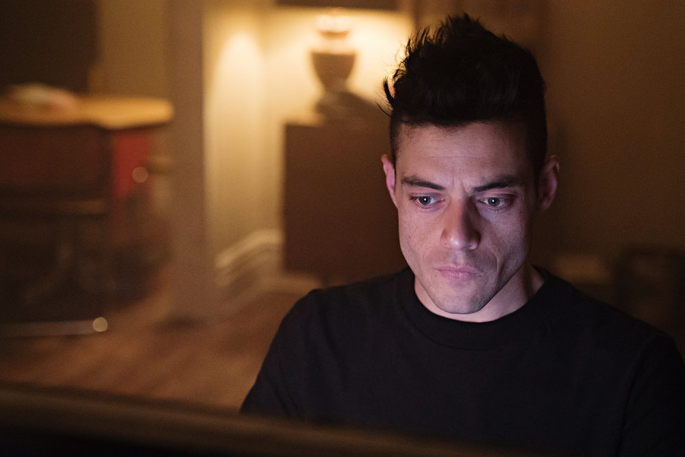 4) <b>Mr. Robot (2015-2019) </b>- антиутопичен IT-трилър с историята на млад хакер, който се опитва да поправи системата на световния ред, като я разруши из основи.
<br><br>
Общо гласове: 318232<br>
Среден рейтинг на епизод: 9.03<br>
Общо епизоди: 45