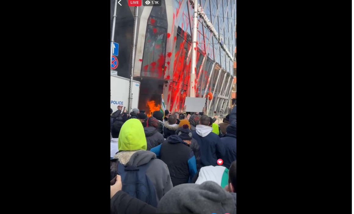 Син на депутат от "Възраждане" и още петима отиват на съд за погрома на сградата на ЕК