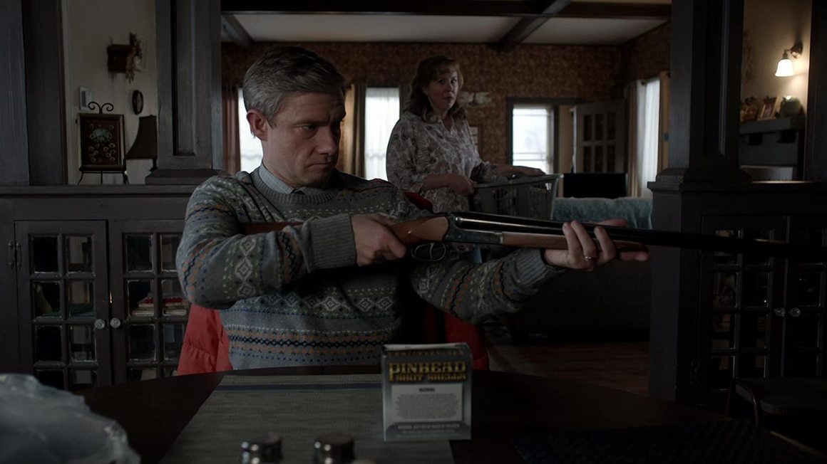 13) <b>Fargo (2014 - )</b> - антология с хрониките на абсурдния до смях престъпен живот в няколко малки градчета, чиито следи винаги водят по един или друг начин до Фарго.
<br><br>
Общо гласове: 305984<br>
Среден рейтинг на епизод: 8.87<br>
Общо епизоди: 30