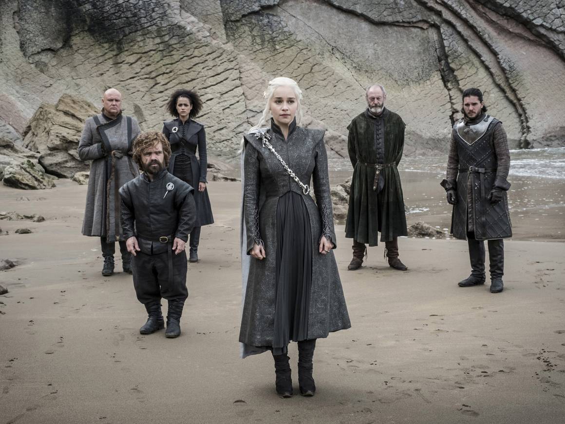 18) <b>Game of Thrones (2011–2019)</b> - легендарната продукция на HBO има заслужено място в списъците с най-добрите сериали на всички времена. Причината да стигне до тази позиция в статистиката е свързана с разочарованието на феновете от последния сезон на сериала, което дърпа надолу средния рейтинг на епизод. Въпреки това GoT води по най-висок брой на гласувалите в IMDb - над 1,6 млн. зрители.
<br><br>
Общо гласове: 1693039<br>
Среден рейтинг на епизод: 8.83<br>
Общо епизоди: 73