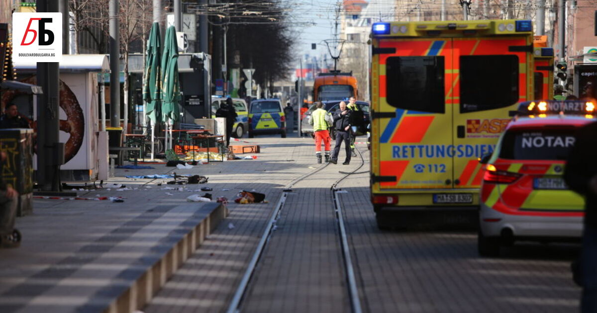 Най-малко един човек е загинал, след като автомобил се е