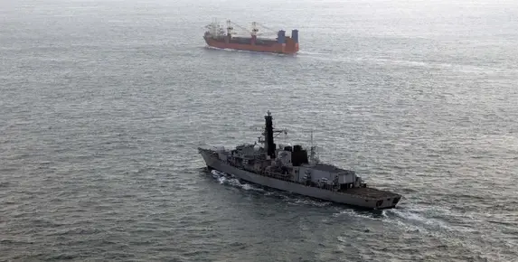 Руски военен кораб е засечен в близост до британски води