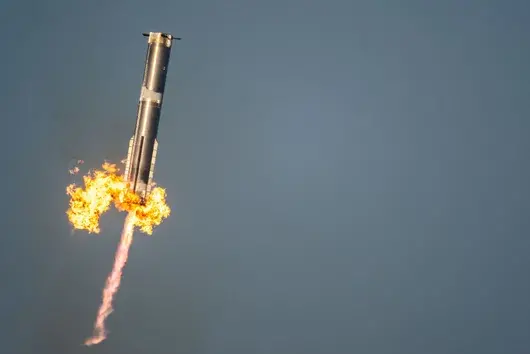 Мегаракетата на SpaceX на Мъск се взриви 10 минути след осмия тестови полет