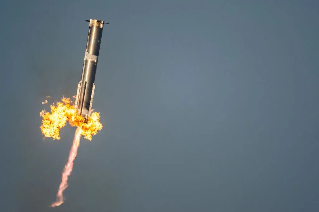 Мегаракетата на SpaceX на Мъск се взриви 10 минути след осмия тестови полет