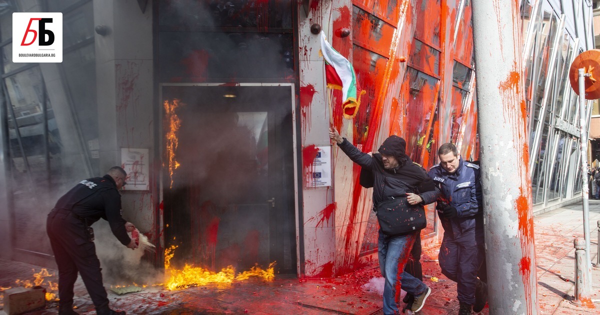 Престоят в ареста за малко повече от месец на четиримата