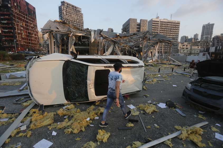 Бесилки, огньове и хаос в "Деня на присъдата" в Бейрут