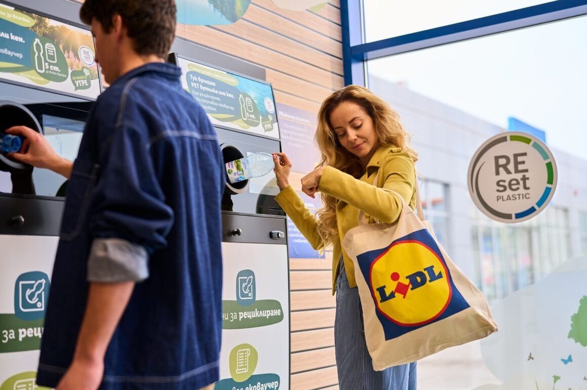 Lidl направи двойни всички автомати за разделно събиране на пластмасови бутилки и кенове