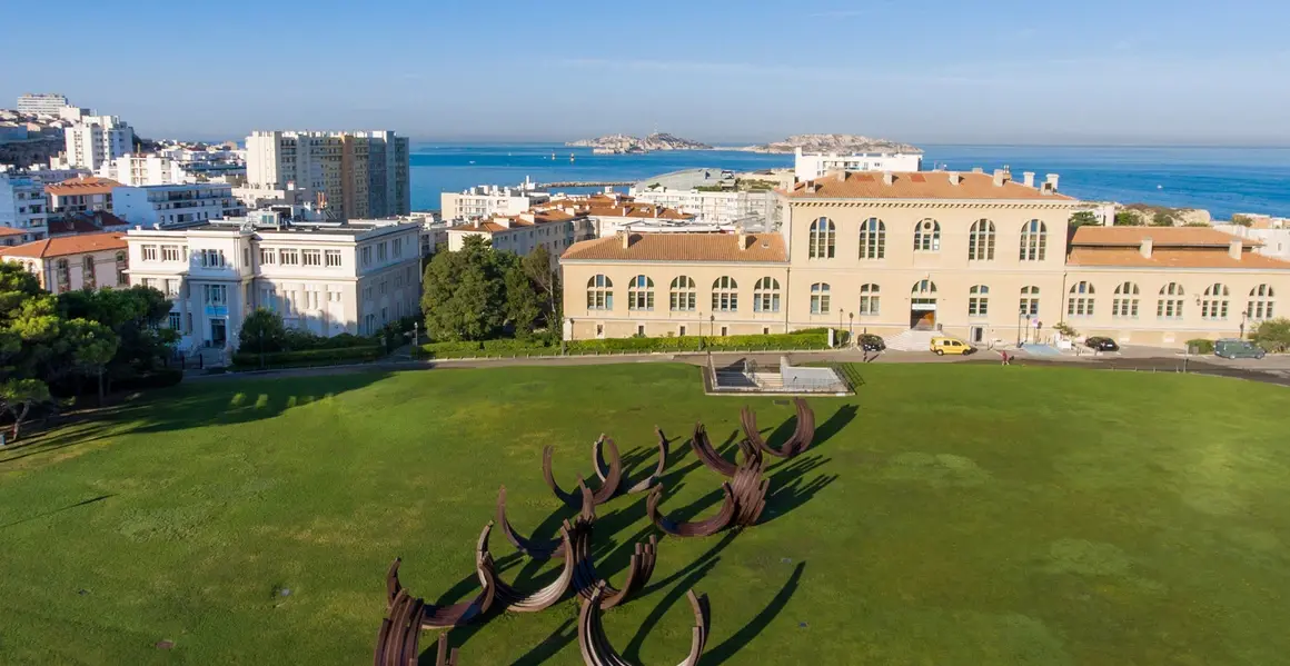 Европа приема учени, засегнати от съкращенията в САЩ