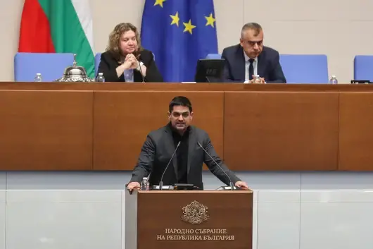 Парламентарната група на МЕЧ беше възстановена, докато партията протестира пред Народното събрание (Обновена)