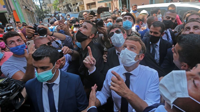 "Управляват ни терористи, помогнете": Макрон в епицентъра на гнева в Бейрут
