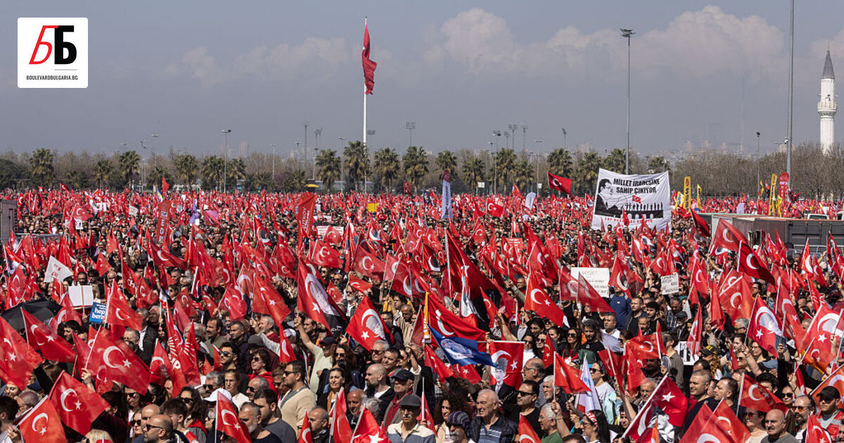 Десетки хиляди души излязоха на протест в Истанбул срещу ареста