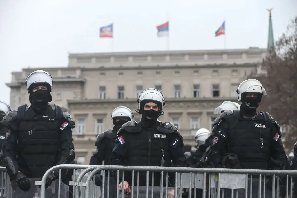 Жена намушка с нож декана на Философския факултет в Ниш