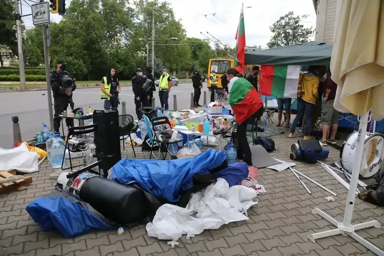 Полицията разчисти блокадите в страната,  има арестувани