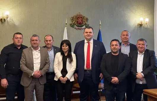 Кметове на Доган в Разград минават към Пеевски