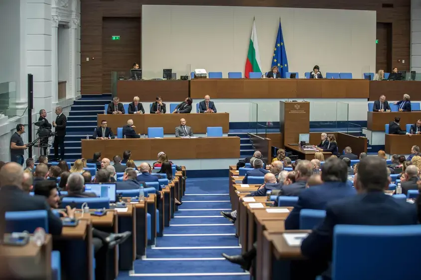„На бързи обороти“ бюджетът за 2026 г. влиза на първо четене в парламента