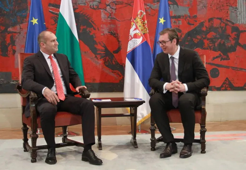 Администрацията на Радев до последно мълчи, че Вучич и Силяновска идват в София