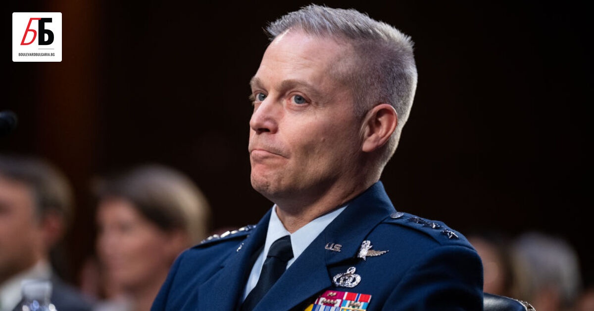 Чистката на Доналд Тръмп продължава - уволнен е директорът на