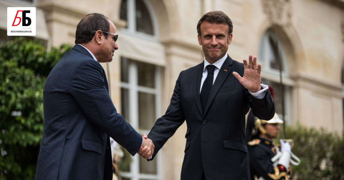 Френският президент Еманюел Макрон е в Египет за важни тристранни