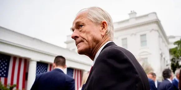 Питър Наваро - съветникът, когото Мъск нарече "истински глупак"