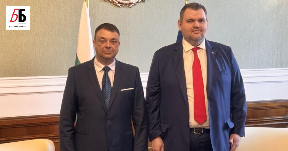 Делян Пеевски си намери нова ниша - кметовете.За една седмица