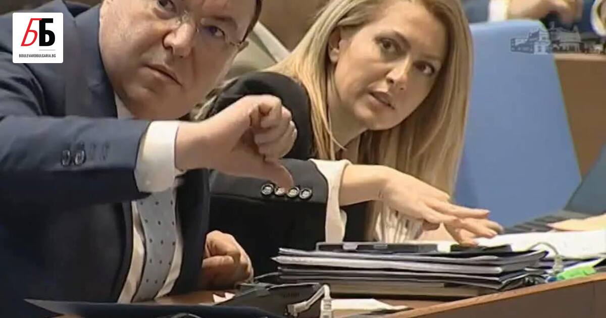 Палецът на Костадин Ангелов от ГЕРБ и убедителният поглед на