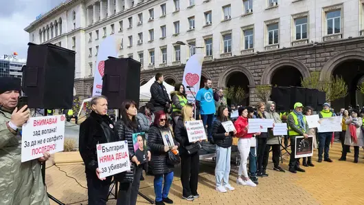 Хиляди протестират в цялата страна с искане за по-строги мерки срещу "войната" по пътищата