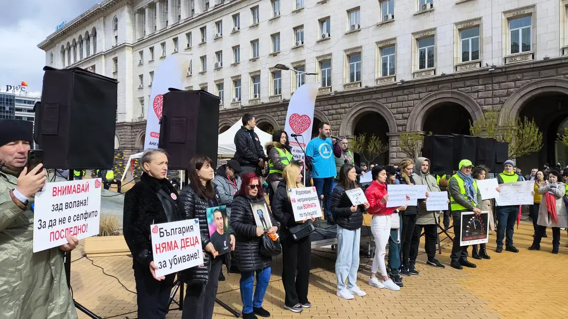Хиляди протестират в цялата страна с искане за по-строги мерки срещу "войната" по пътищата