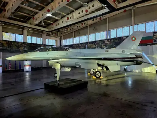 Представиха българския F-16 на тържествена церемония