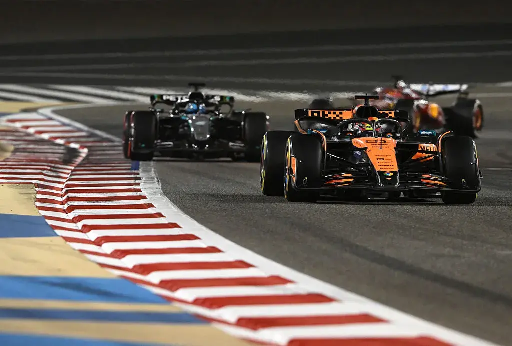 Безапелационна победа на Оскар Пиастри в Бахрейн