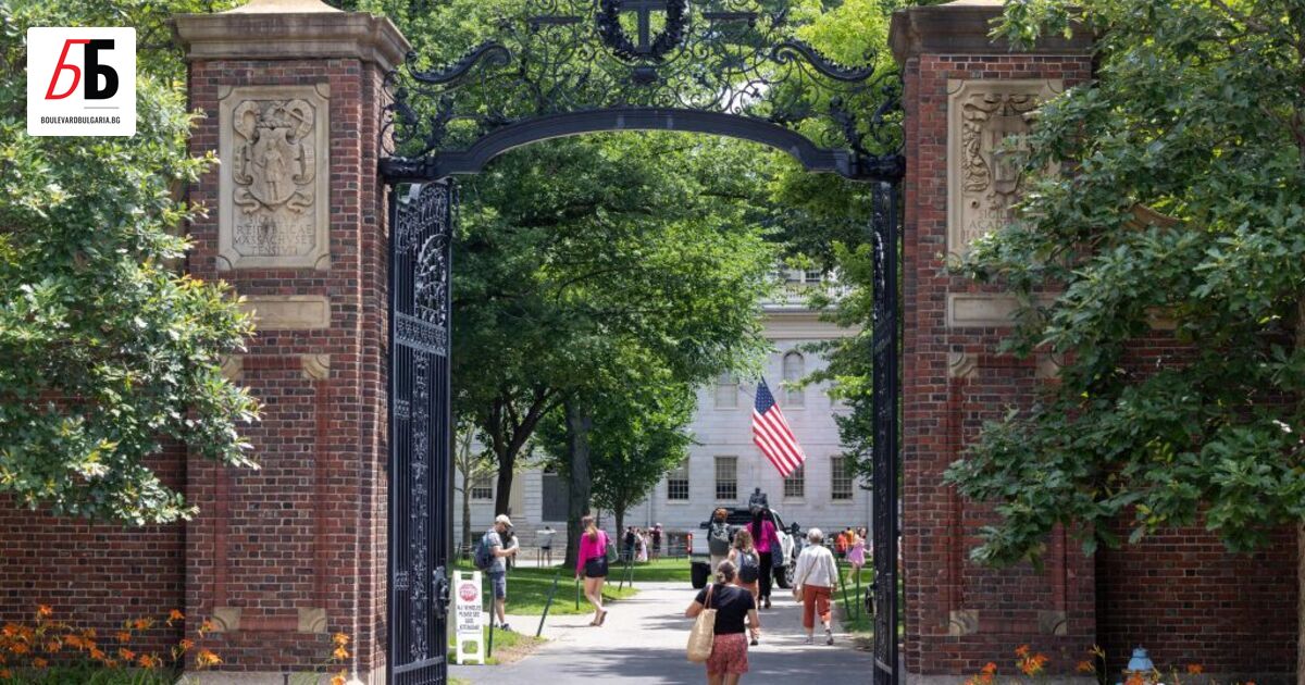 Администрацията на Доналд Тръмп обяви, че замразява над 2 млрд.