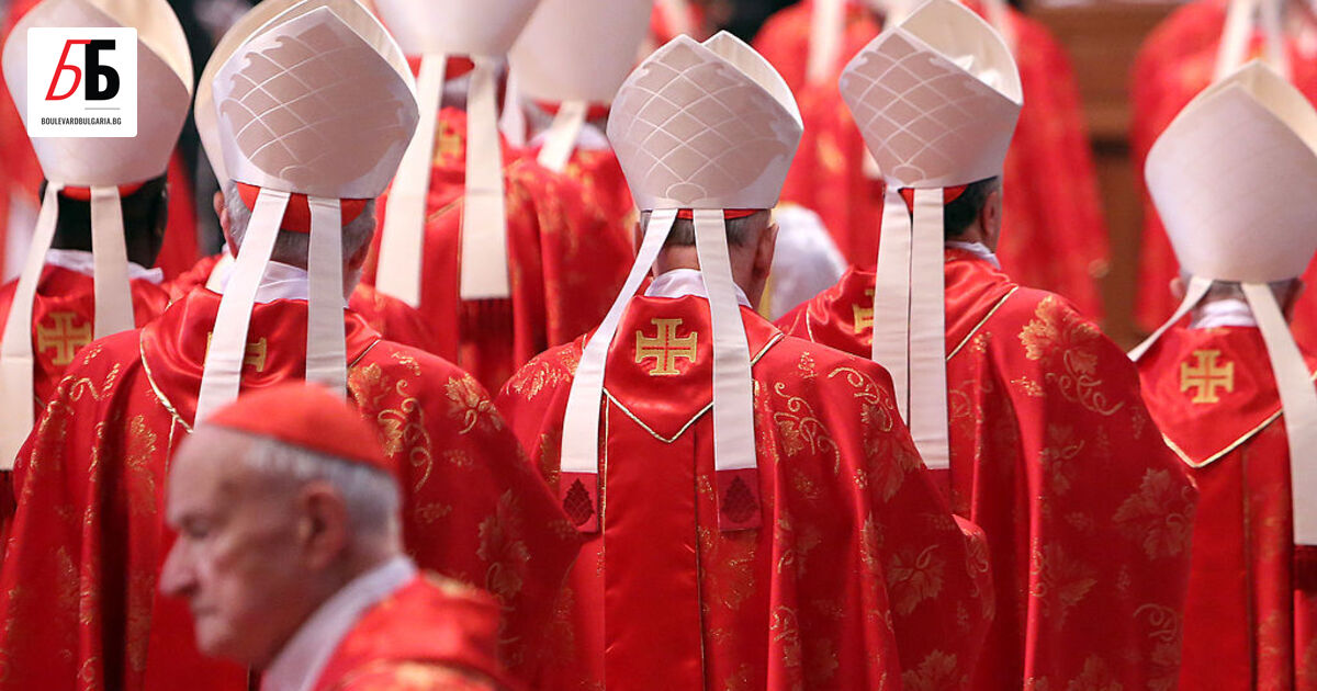 Католическите кардинали от цял свят се събират, за да изберат