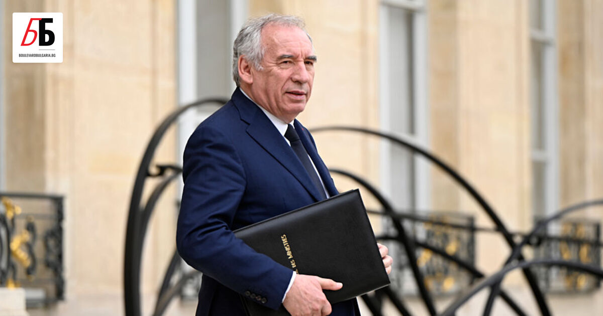 Френският премиер Франсоа Байру се оказа въвлечен в разрастващ се