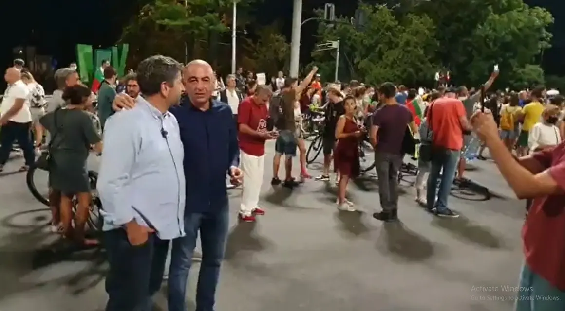 Кой е „тоя“, който се е обадил на Маджо и защо е важно това