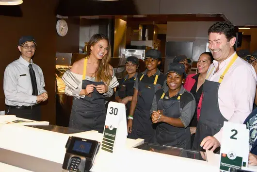 McDonald's съди бившия си директор за 40 млн.: Лъгал за сексуалните си връзки със служителки