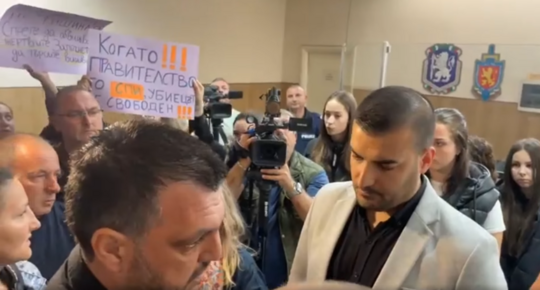 Протестиращи нахлуха в сградата на МВР Хасково след убийството на Магдалена