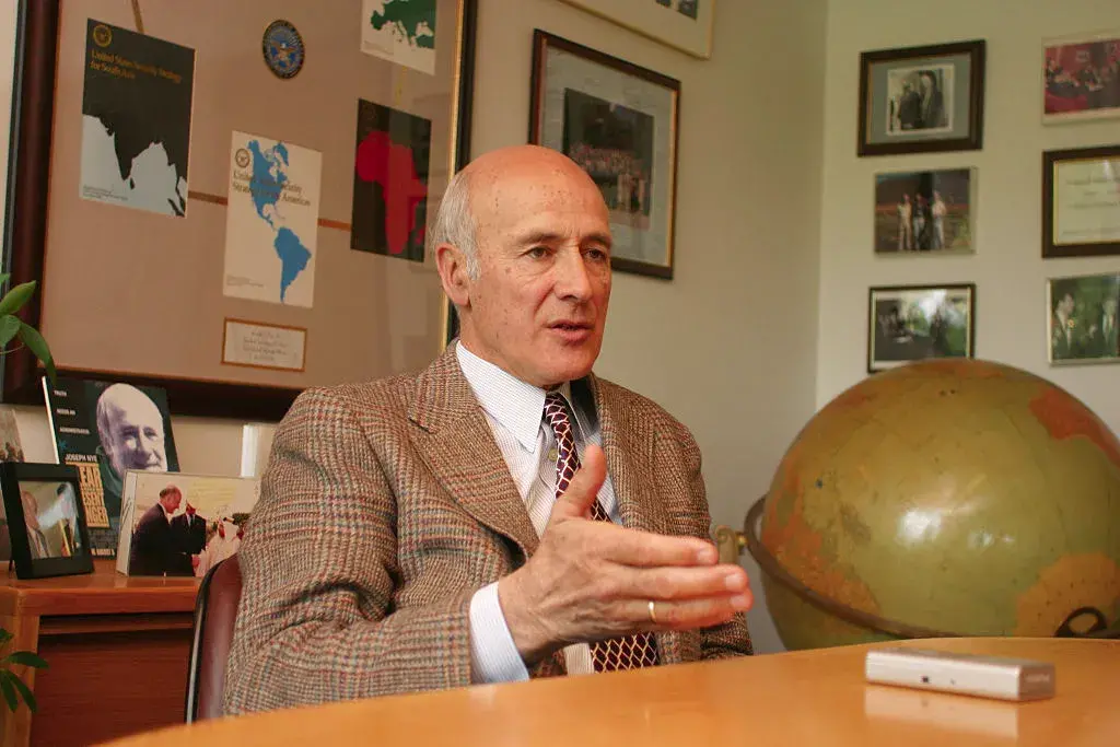 Почина Джоузеф Най - политологът, създал теорията за "меката сила" на държавите