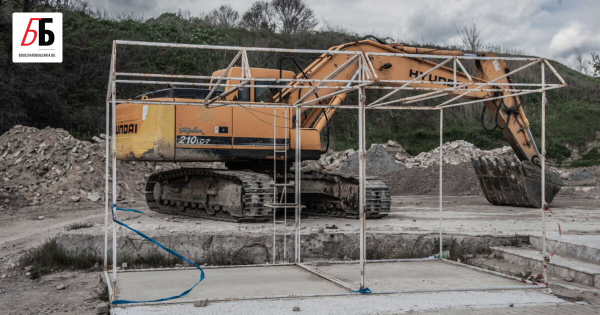 Правителството е спряло да плаща каквито и да е пари